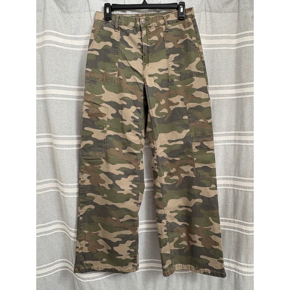 No Boundaries Camo Wide Leg Cargo Pants Size M (8/10)
